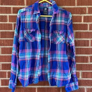 American Eagle blue/pink/white flannel shirt. Women’s XL
